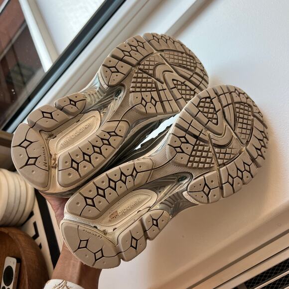 New Balance 1906 Women's Sneakers White Silver Size 6 - Picture 7 of 9